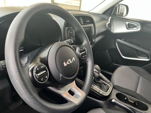 Used 2025 Kia Soul LX w/ LX Technology Package FWD image 33