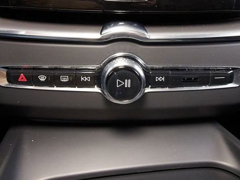 Certified 2025 Volvo XC60 B5 Core AWD/4WD image 16