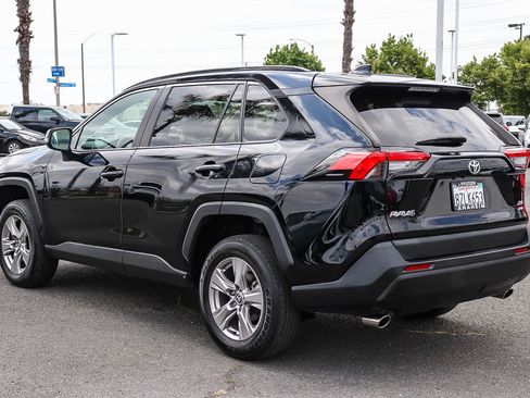 Used 2022 Toyota RAV4 XLE w/ Carpet Mat Package (TMS) AWD/4WD image 8