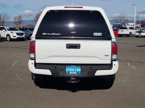 Used 2022 Toyota Tacoma TRD Off-Road w/ TRD Premium Off Road Package image 13