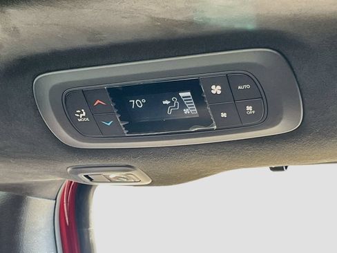 Used 2025 Chrysler Pacifica Pinnacle FWD image 28
