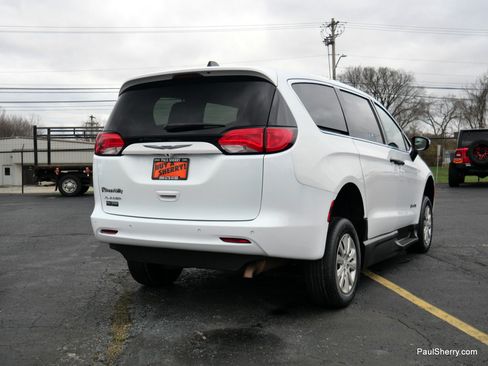 Used 2020 Chrysler Voyager L image 45