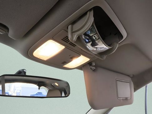 Used 2017 Honda Odyssey SE image 15