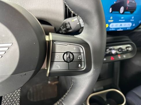 Used 2025 MINI Cooper 2-Door Hardtop image 16