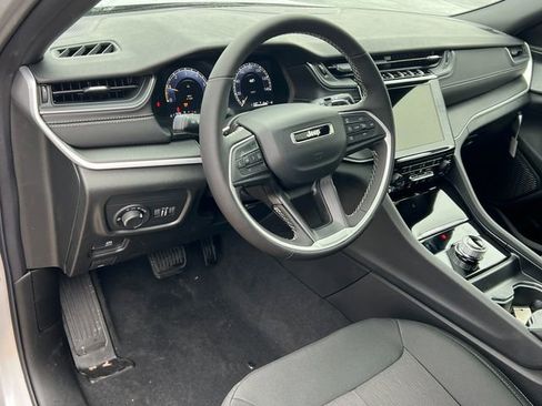 New 2026 Jeep Grand Cherokee Laredo AWD/4WD image 16