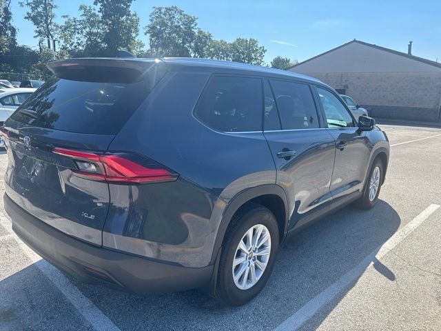 Used 2024 Toyota Grand Highlander AWD image 4
