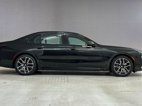 Certified 2023 BMW 740i w/ Executive Package RWD image 7