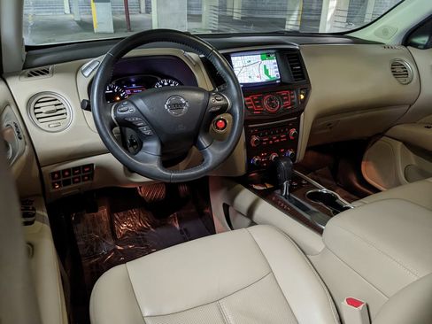 Used 2017 Nissan Pathfinder Platinum FWD image 12