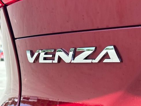Used 2023 Toyota Venza LE AWD/4WD image 12