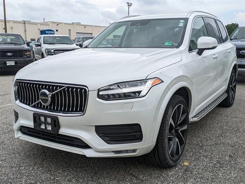 Certified 2022 Volvo XC90 T6 Momentum w/ Advanced Package image 8