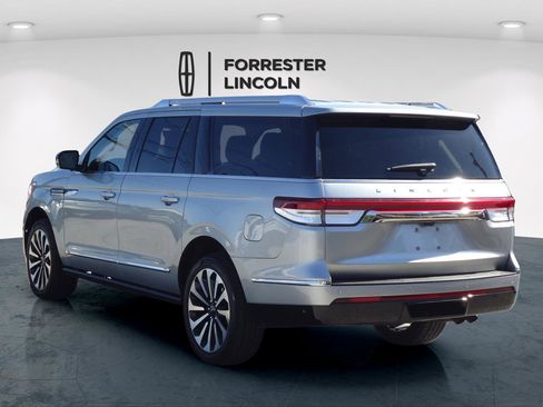 Used 2023 Lincoln Navigator L Reserve image 3