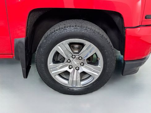 Used 2018 Chevrolet Silverado 1500 Custom w/ Custom Value Package AWD/4WD image 30
