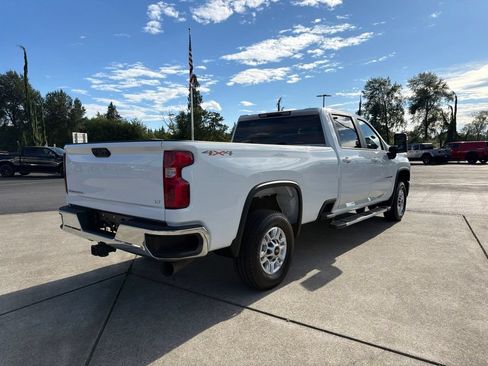 Used 2025 Chevrolet Silverado 2500 LT w/ Convenience Package AWD/4WD image 5