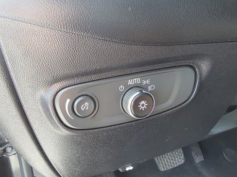 Used 2018 Chevrolet Equinox LT w/ Sun & Infotainment Package image 13