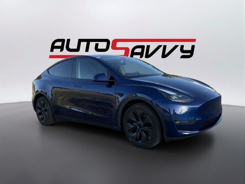 Used 2025 Tesla Model Y Long Range RWD image 3