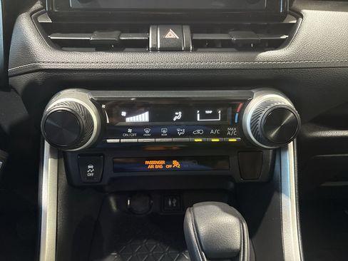 Certified 2019 Toyota RAV4 LE w/ Carpet Mat Package image 19