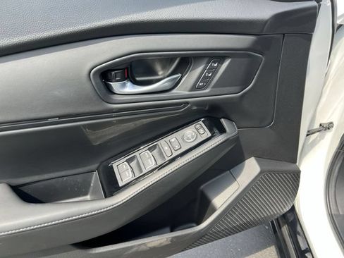 Used 2025 Honda Accord Touring image 11