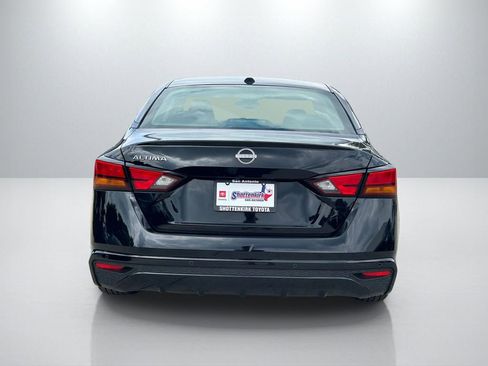 Used 2025 Nissan Altima 2.5 SV FWD image 6