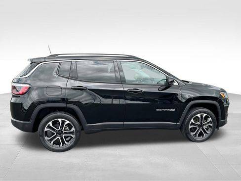 Used 2022 Jeep Compass Limited w/ Sun and Sound Group AWD/4WD image 9