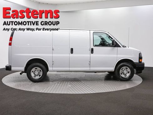 Used 2021 Chevrolet Express 2500 RWD image 4