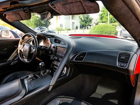 Used 2016 Chevrolet Corvette Z06 w/ 3LZ Preferred Equipment Group RWD image 8