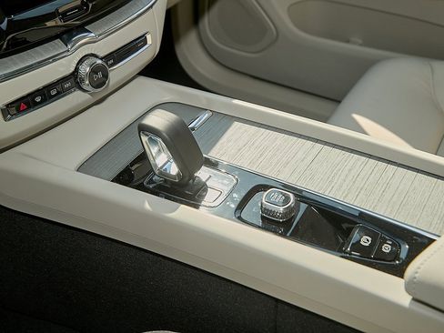 New 2025 Volvo XC60 T8 Plus w/ Protection Package Premier image 14