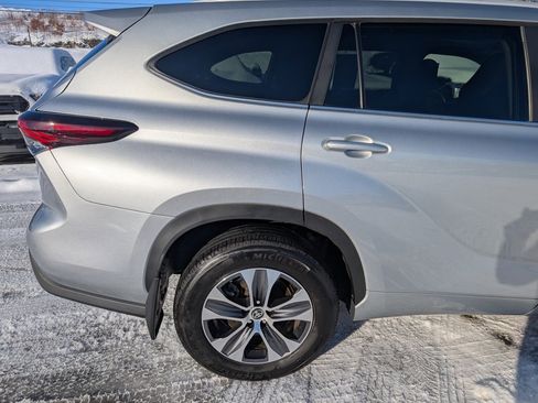 Certified 2024 Toyota Highlander XLE image 8