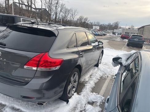 Used 2011 Toyota Venza AWD w/ Comfort Pkg image 4