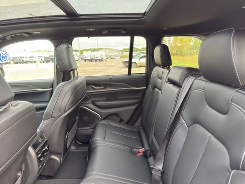 New 2025 Jeep Grand Cherokee Limited w/ Luxury Tech Group II AWD/4WD image 36