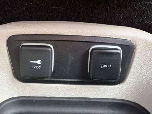 Used 2019 Chrysler Pacifica Touring-L Plus w/ Advanced Safetytec Group FWD image 37