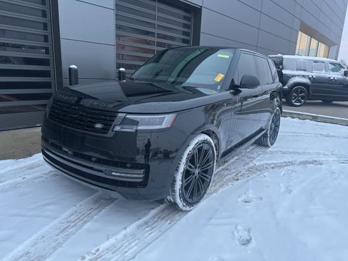 Used 2025 Land Rover Range Rover SE image 1