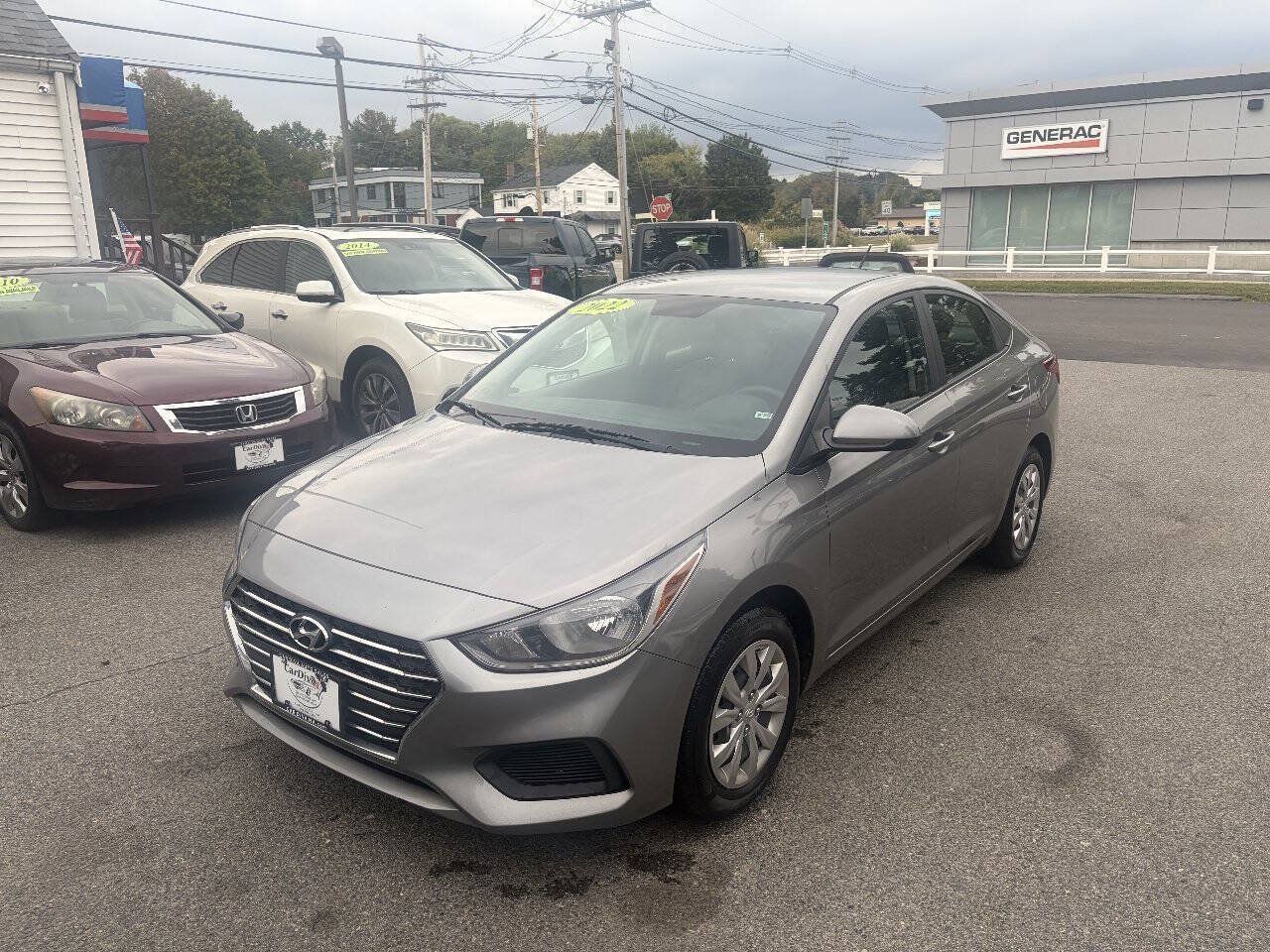 Used 2022 Hyundai Accent SE FWD image 1