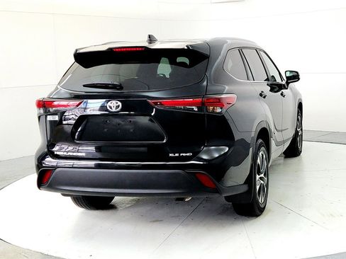 Used 2024 Toyota Highlander XLE image 5