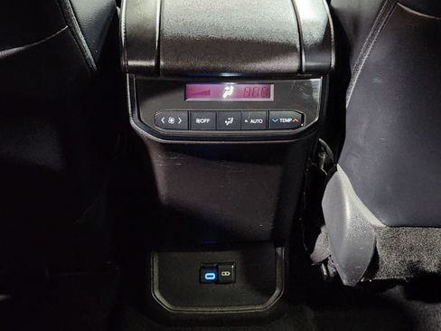 Used 2022 Toyota Highlander XLE FWD image 45