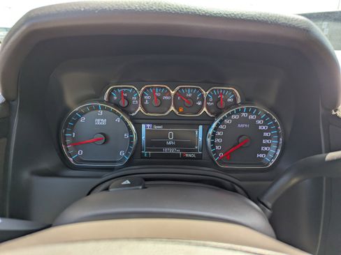 Certified 2020 Chevrolet Suburban LT AWD/4WD image 18