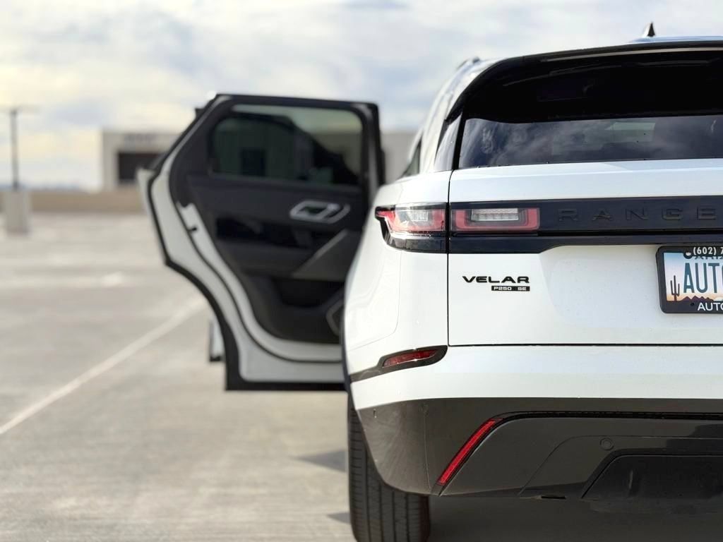 Used 2018 Land Rover Range Rover Velar R-Dynamic SE AWD/4WD image 8