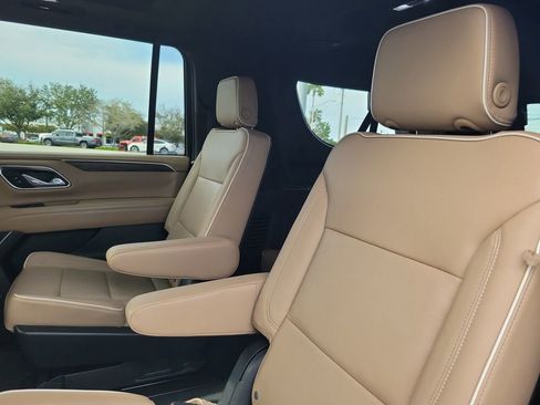 Used 2021 Chevrolet Suburban Premier w/ Premium Package image 15