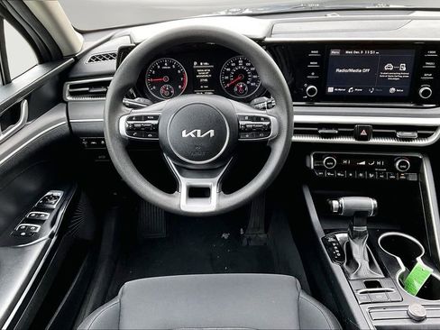 Used 2022 Kia K5 LXS image 9