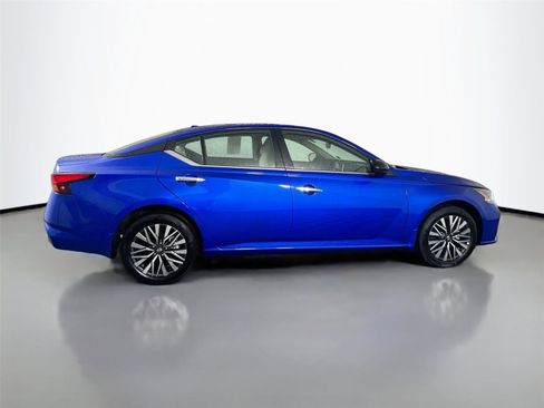 Used 2025 Nissan Altima 2.5 SV image 7