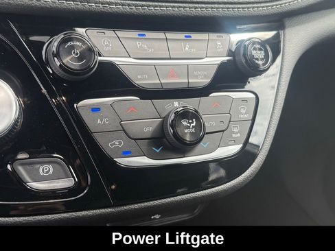 New 2026 Chrysler Pacifica Select image 13