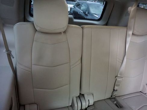 Used 2019 Cadillac Escalade ESV Luxury RWD image 22