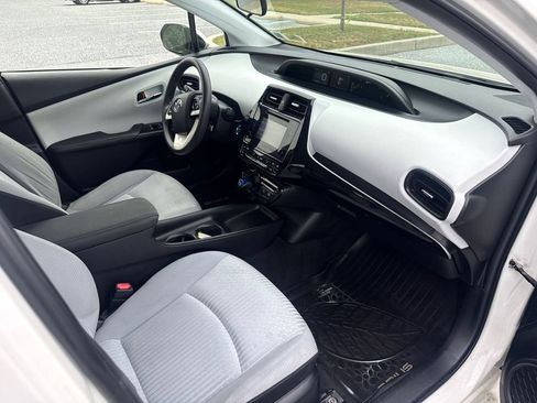 Used 2017 Toyota Prius Two FWD image 13