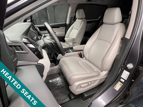 Used 2024 Honda Odyssey Touring image 3