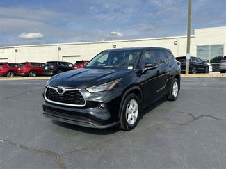 Used 2023 Toyota Highlander L video 3