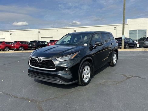 Used 2023 Toyota Highlander L image 3