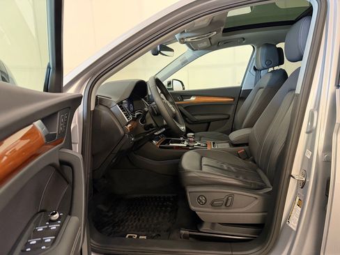 Used 2021 Audi Q5 2.0T Premium Plus w/ Premium Plus Package AWD/4WD image 5