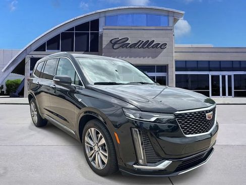 Used 2024 Cadillac XT6 Premium Luxury FWD image 3