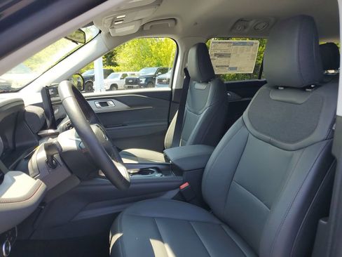 New 2026 Ford Explorer Active w/ Active Comfort Package AWD/4WD image 8
