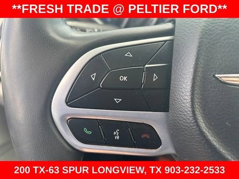 Used 2022 Chrysler Voyager LX FWD image 18