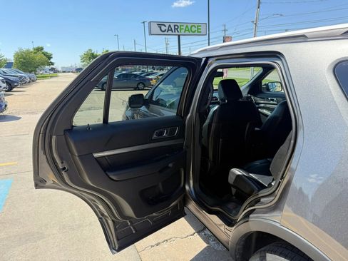 Used 2018 Ford Explorer XLT w/ Equipment Group 202A AWD/4WD image 20